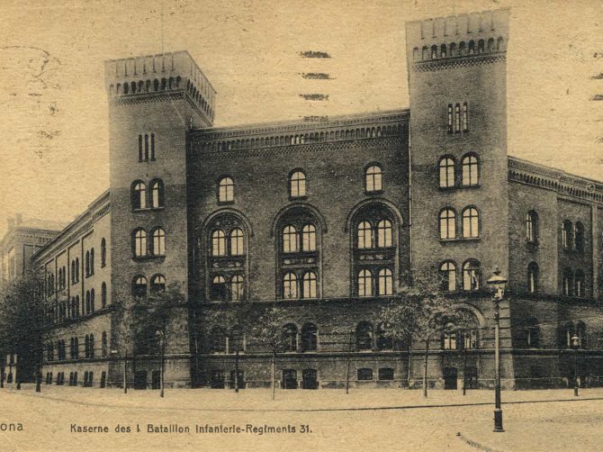 Historisches Foto der ehemaligen Kaserne, Block III Vorderseite
