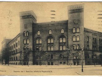 Historisches Foto der ehemaligen Kaserne, Block III Vorderseite