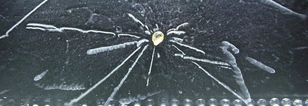 Radioactivity_of_a_Thorite_mineral_seen_in_a_cloud_chamber_300dpi_5MB