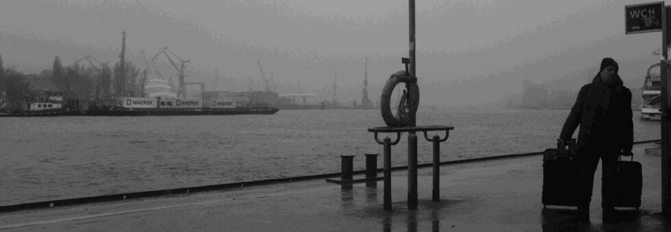 Mann mit zwei Koffern, Copyright Marc Wortmann