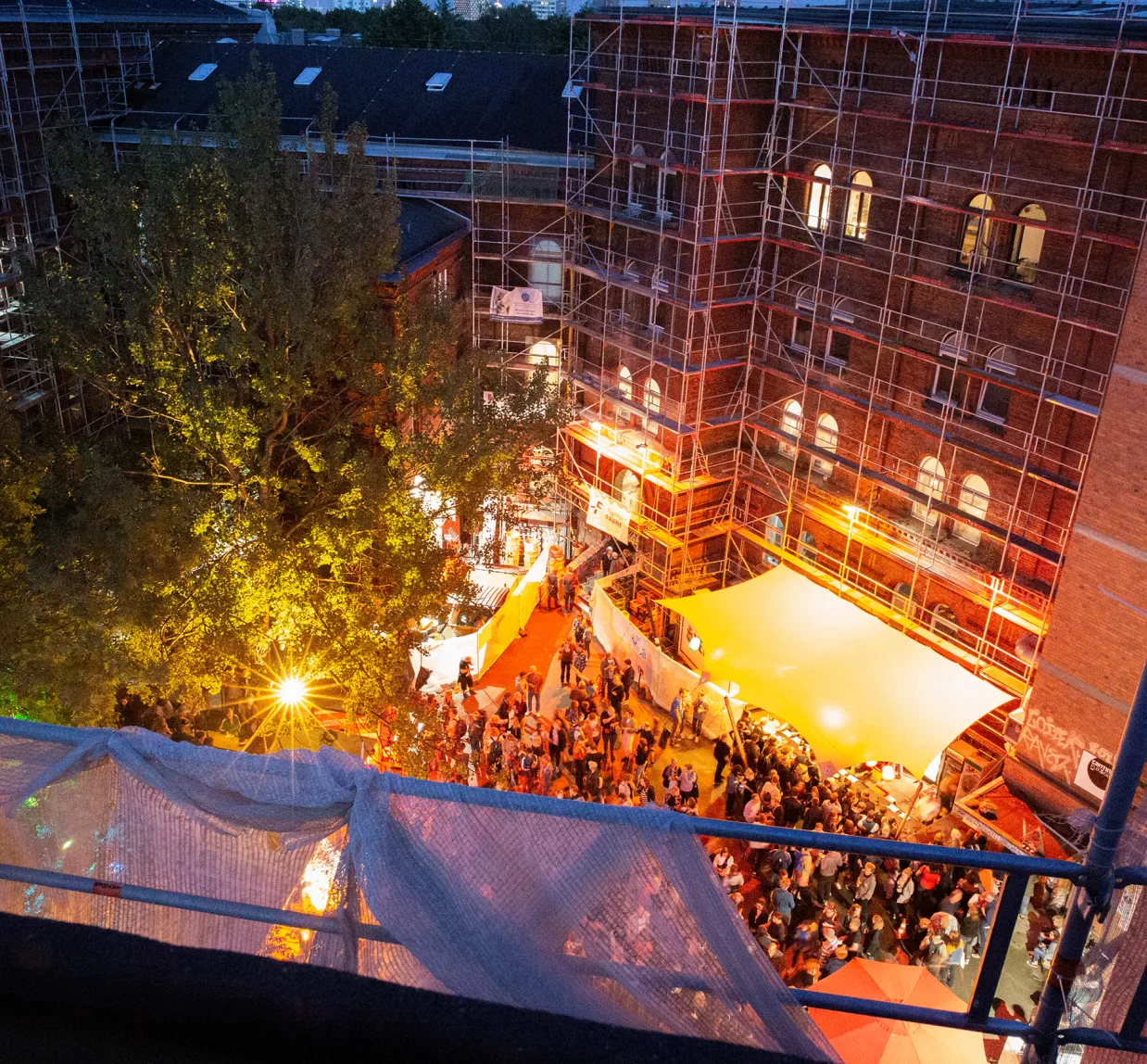 Hof der ehemaligen Kaserne, nachts