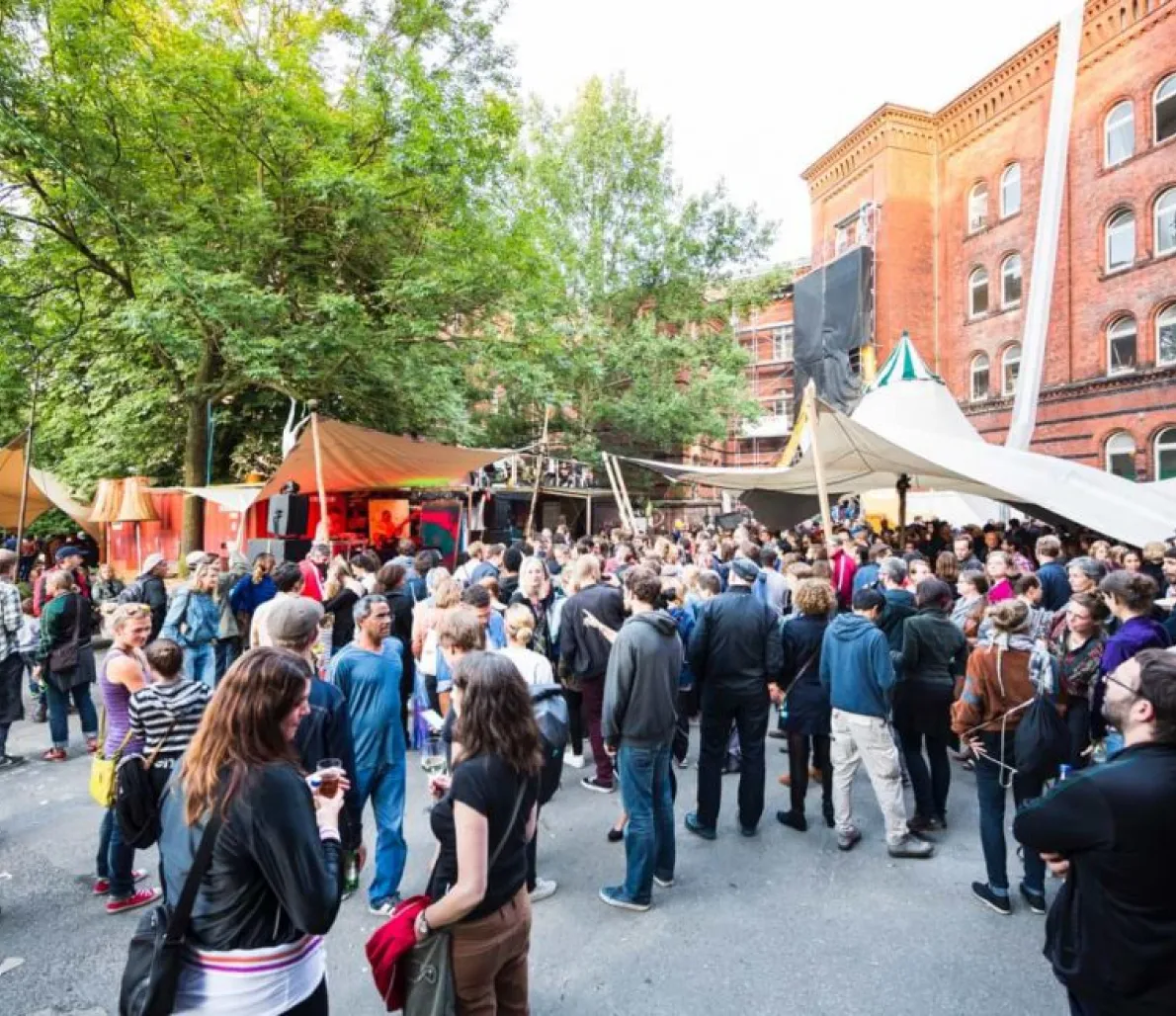 Fest im Hof der ehemaligen Kaserne