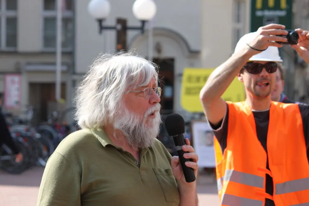 Robert Jarowoy bei einer Straßenaktion